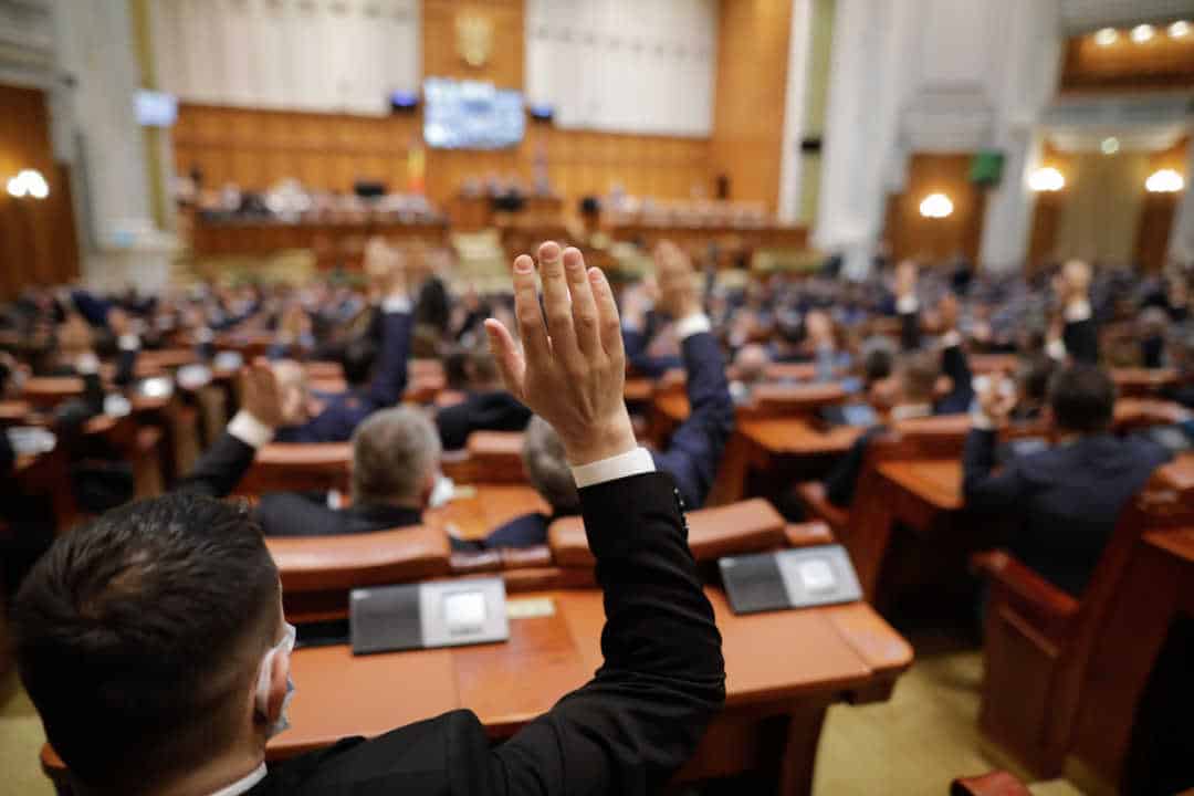 Urgente: presidente fecha o parlamento e convoca novas eleiçÔes