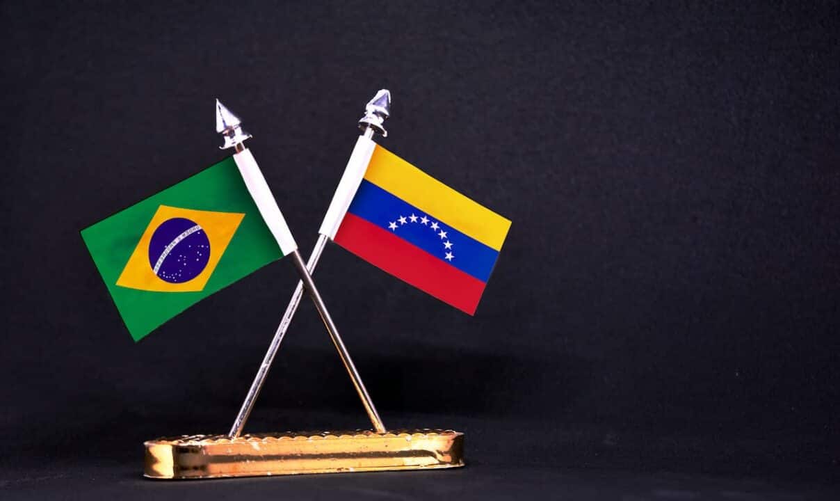 Bandeiras do Brasil e Venezuela venezuelanos