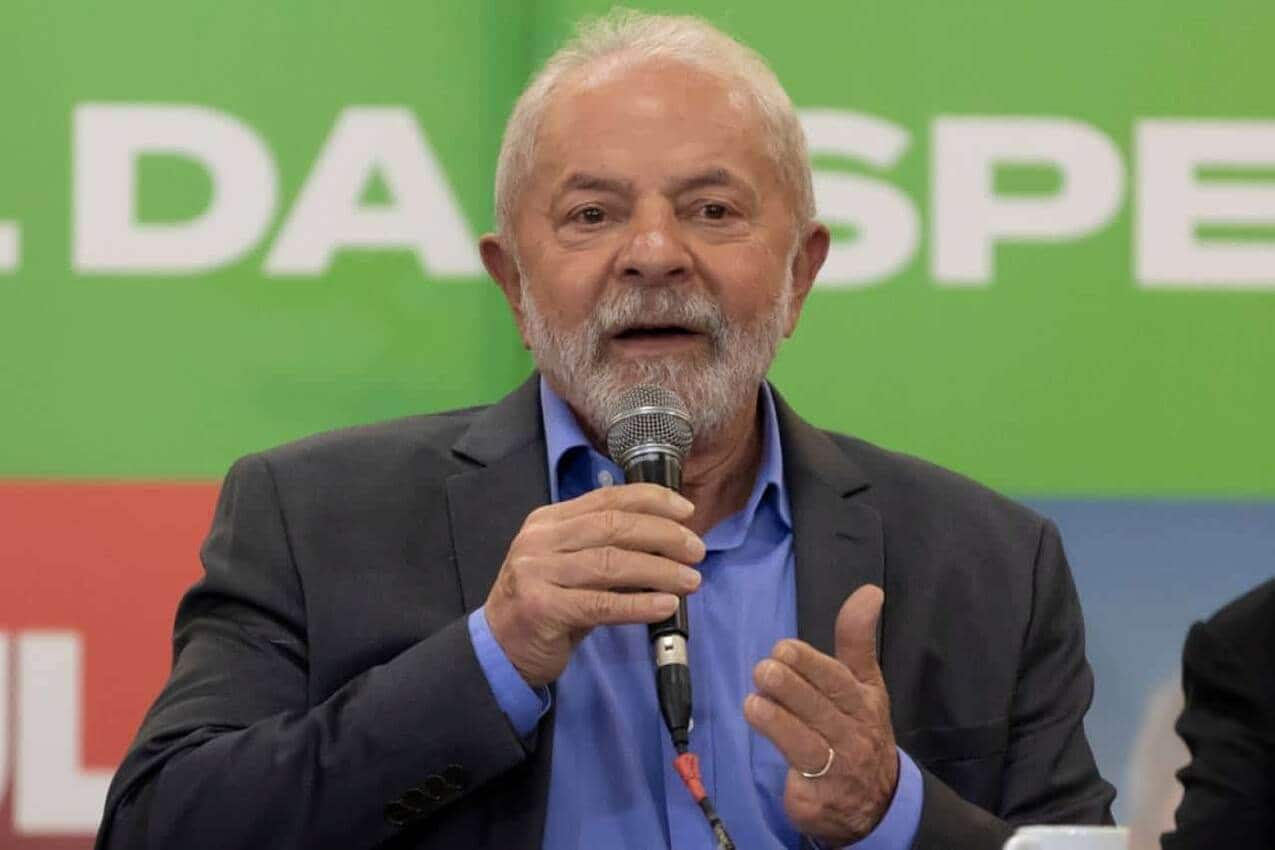 Na imagem, presidente Lula discurssando em cerimônia
