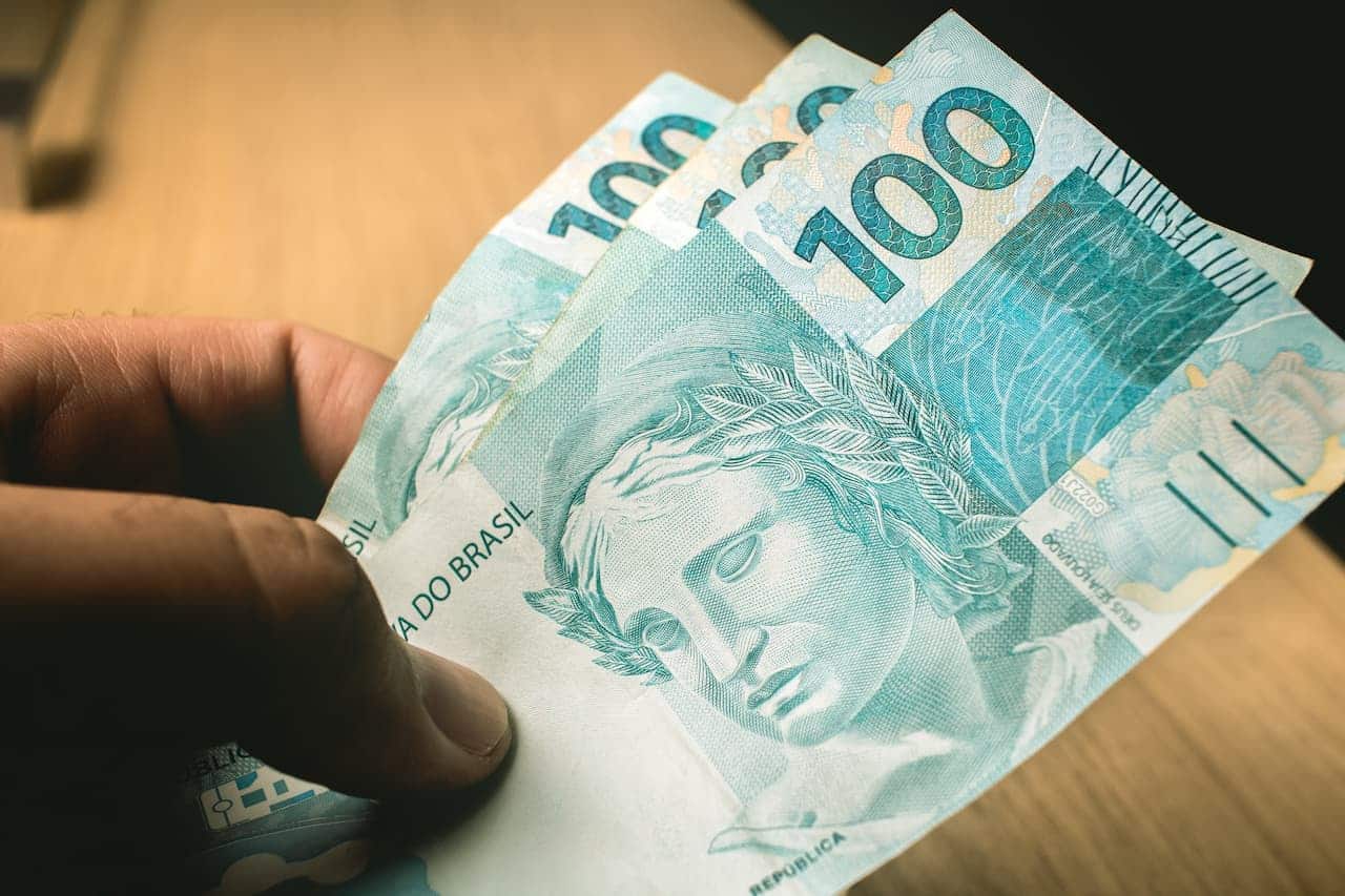 cédulas de cem reais