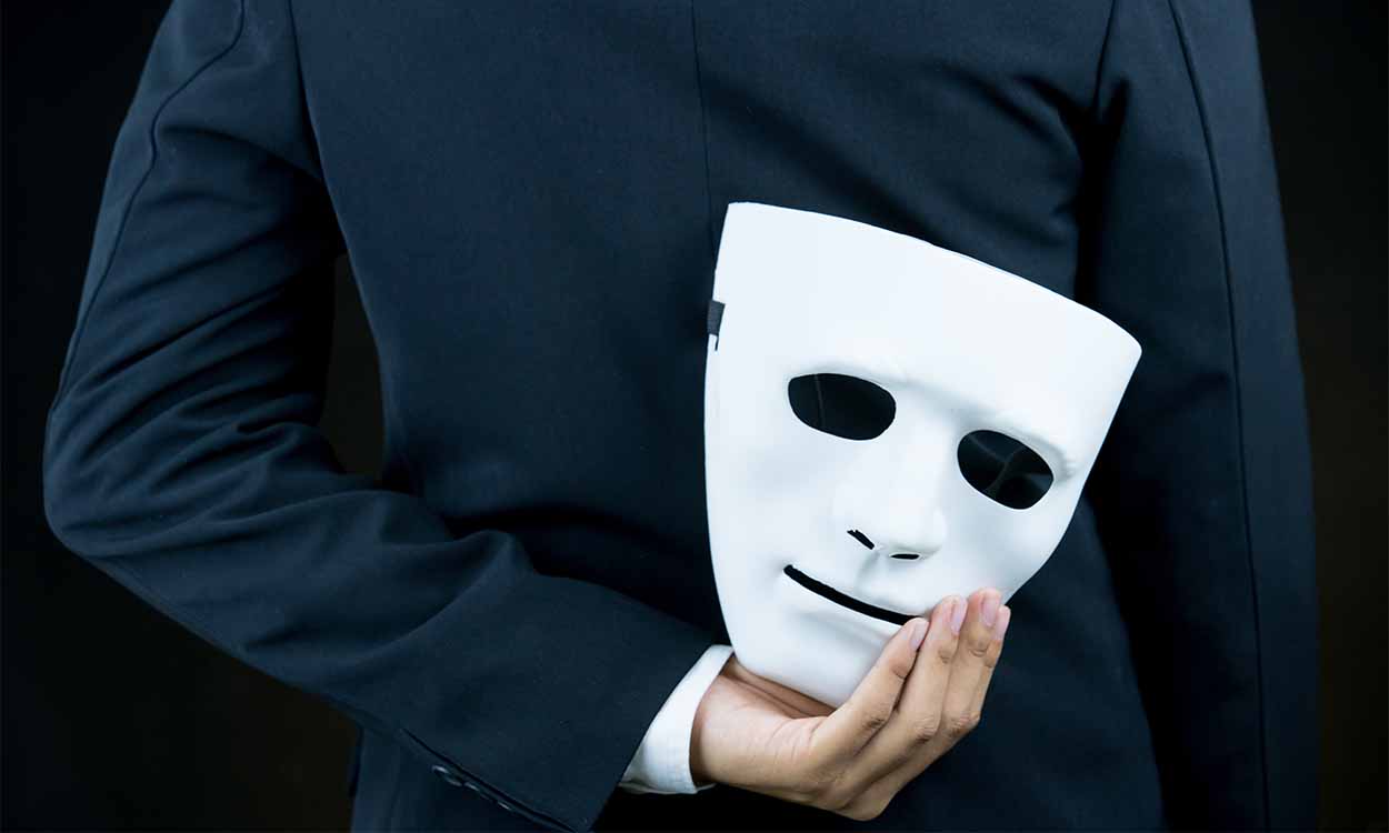 Golpe do webnamoro faz mais uma vítima e leva quase R$ 8.000 de brasileira
