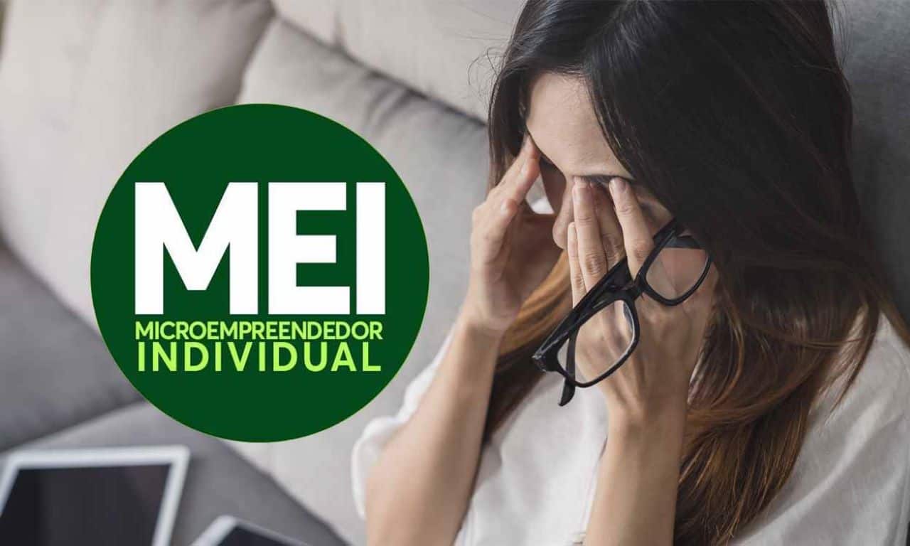 Empreendedora com as mãos nos olhos expressando preocupação. Ao lado esquerdo, está escrito: "MEI - Microempreendedor Individual".