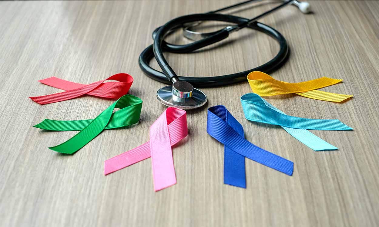 laços coloridos representando a luta contra diferentes tipos de cancer