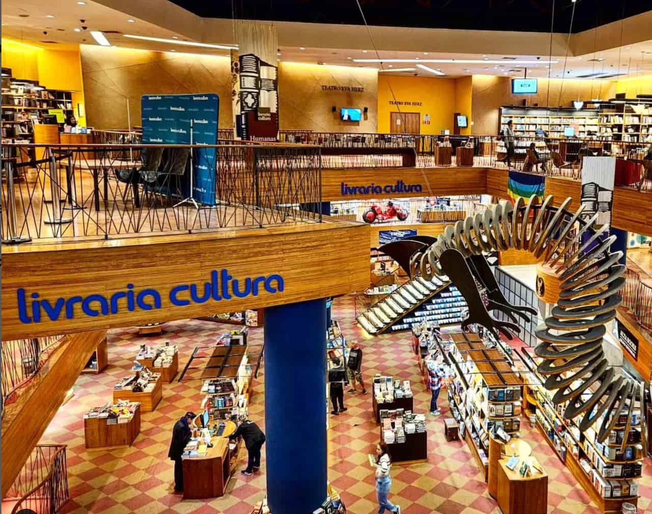 Imagem da parte interna da Livraria Cultura no Conjunto Nacional, em São Paulo.