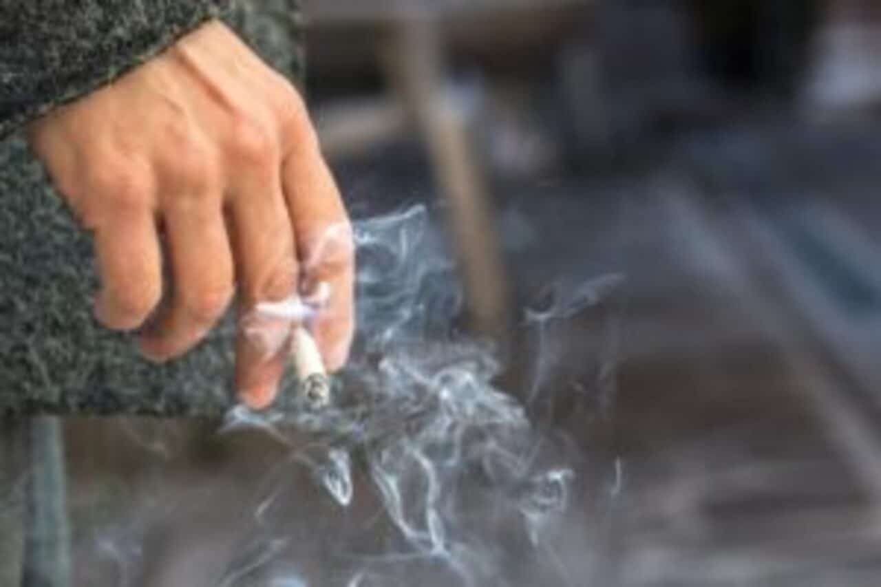 Governo pode proibir cigarros e derivados em praias neste país