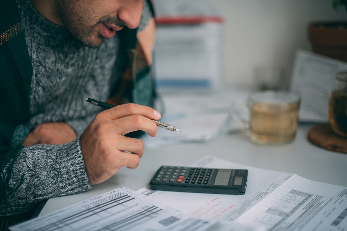 Como funciona o pagamento de contas com data de vencimento em feriados e fins de semana?