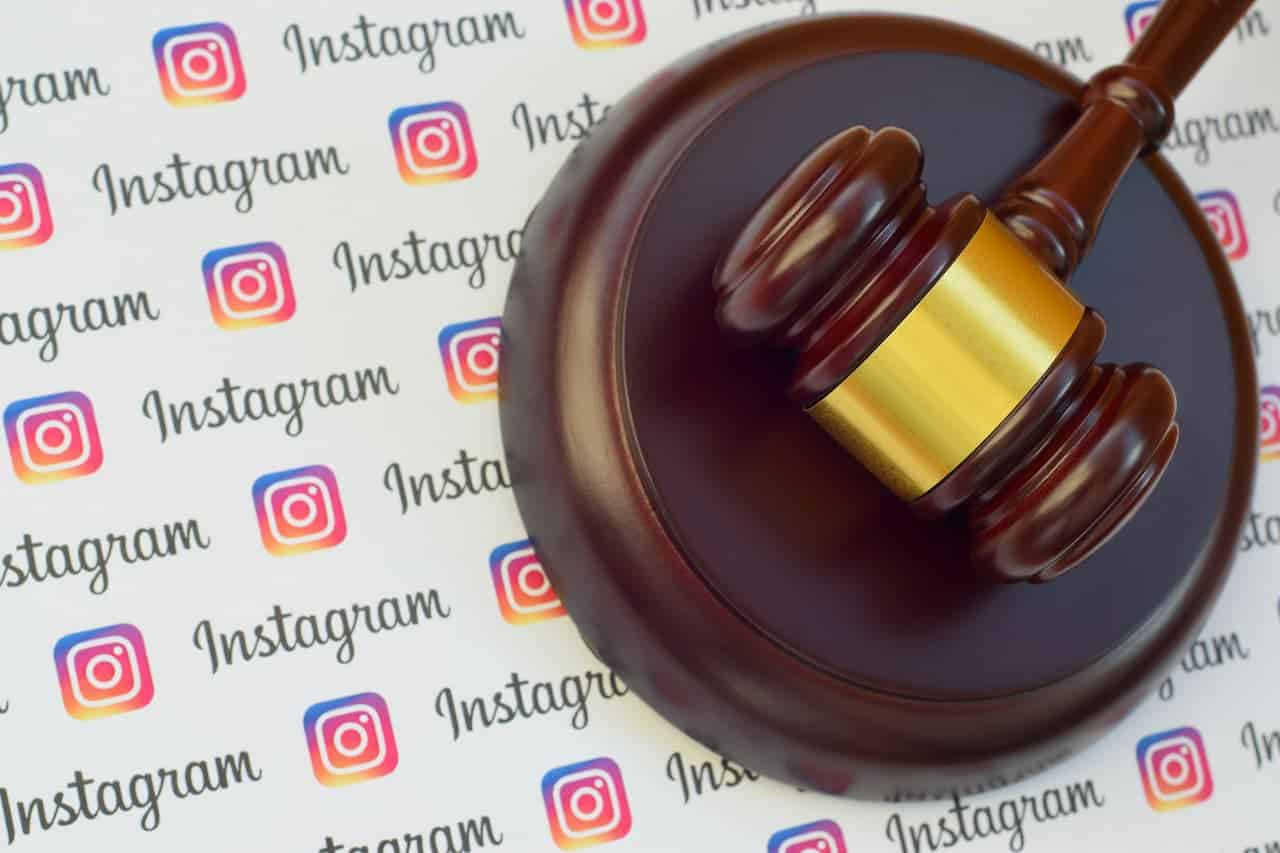 martelo de juiz e logos do Instagram