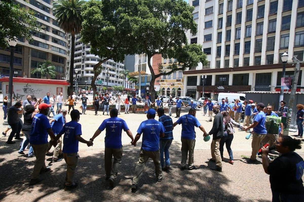 Participantes do programa do governo em roda