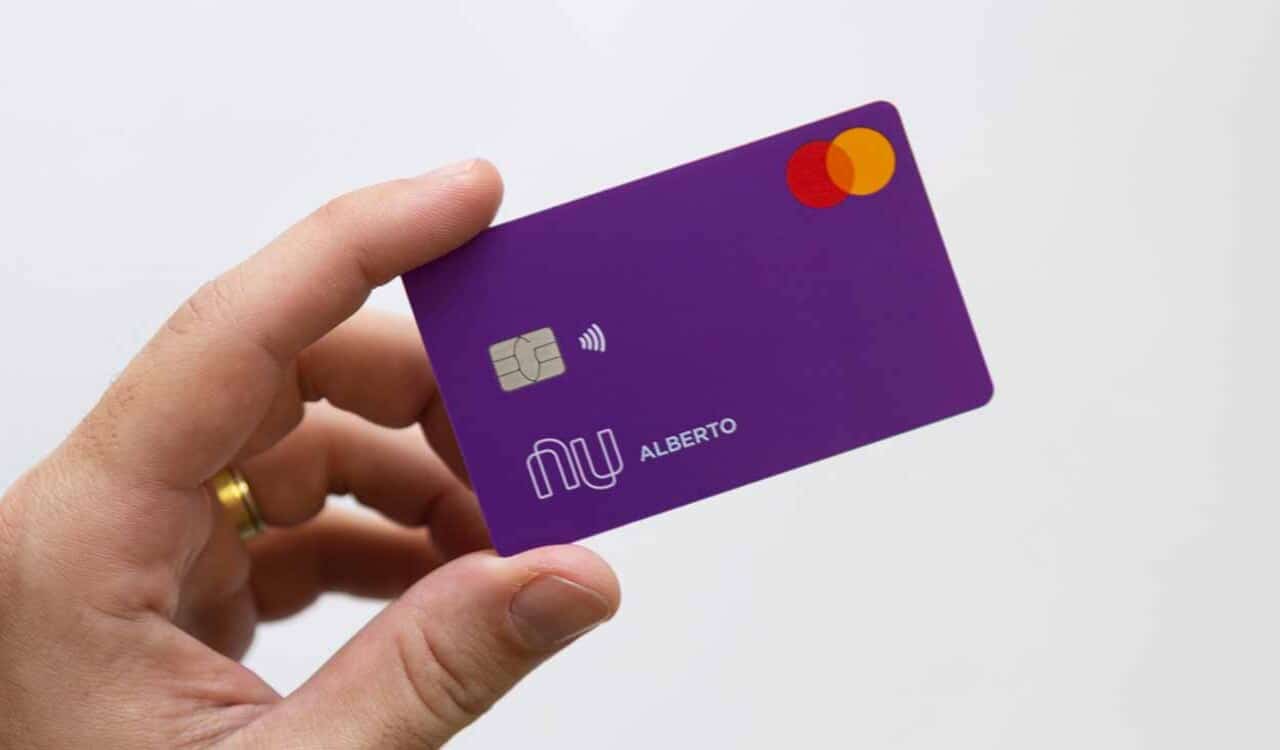 Função do Nubank permite a clientes aumentar o próprio limite do cartão de crédito; veja como