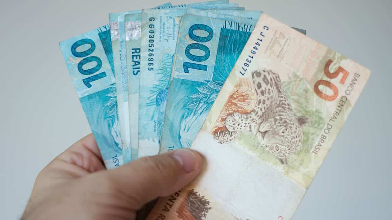 Auxílio de R$ 350 tem prazo PRORROGADO; veja como receber este dinheiro