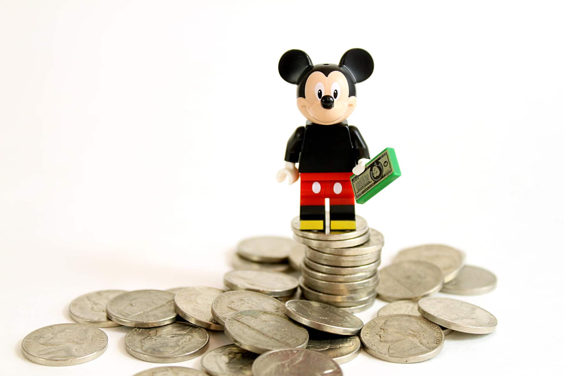 Disney é acusada de usar ‘truques de contabilidade’ para lucrar