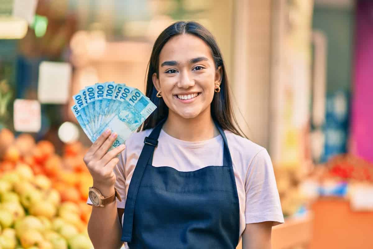 Governo confirma salário mínimo de R$ 1.421; veja o que falta para o valor ser pago