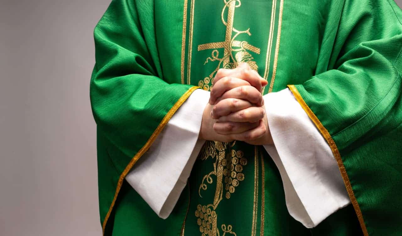 Alerta! Padre é investigado por aplicar golpe financeiro em fiéis! Entenda o caso!