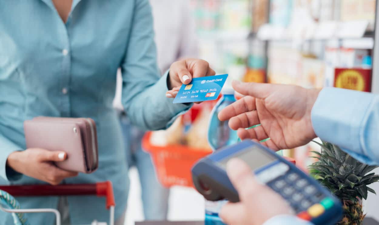 Cuidado: maquininhas de cartão podem ROUBAR sua senha; entenda
