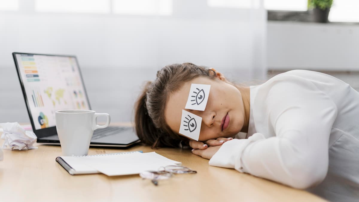 Dormir durante o horário de trabalho pode acarretar demissão por justa causa?