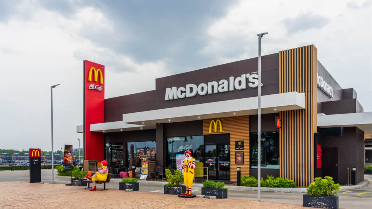 Procurando emprego? McDonald’s abre 180 vagas; veja como se inscrever