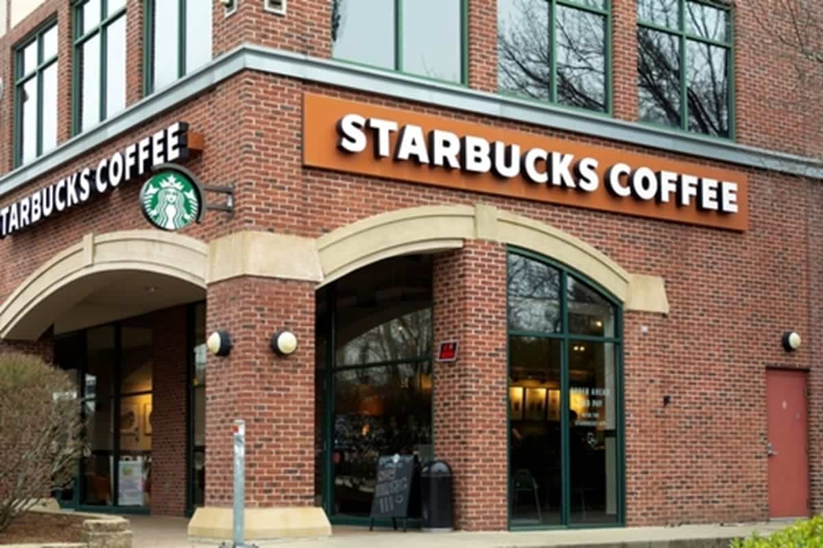 Após crise confirmada, mais de 40 unidades do Starbucks foram FECHADAS