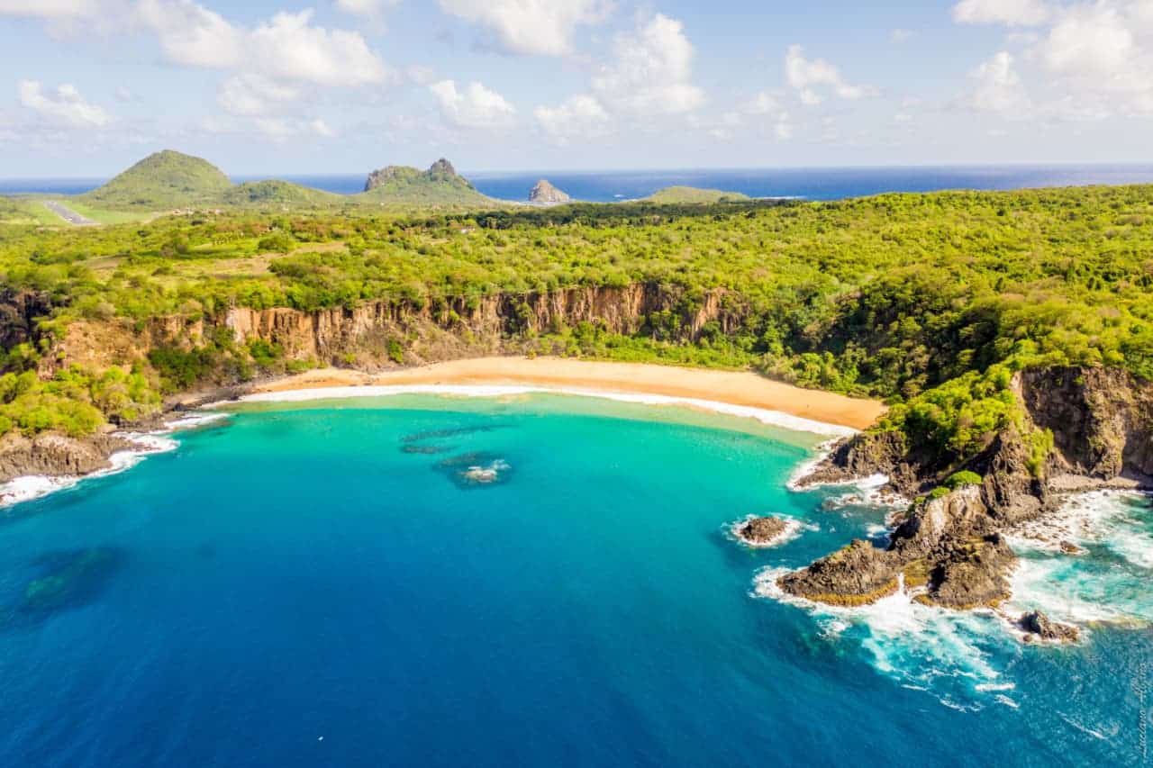 Praia mais bonita do Brasil cobra entrada de R$ 179; conheça