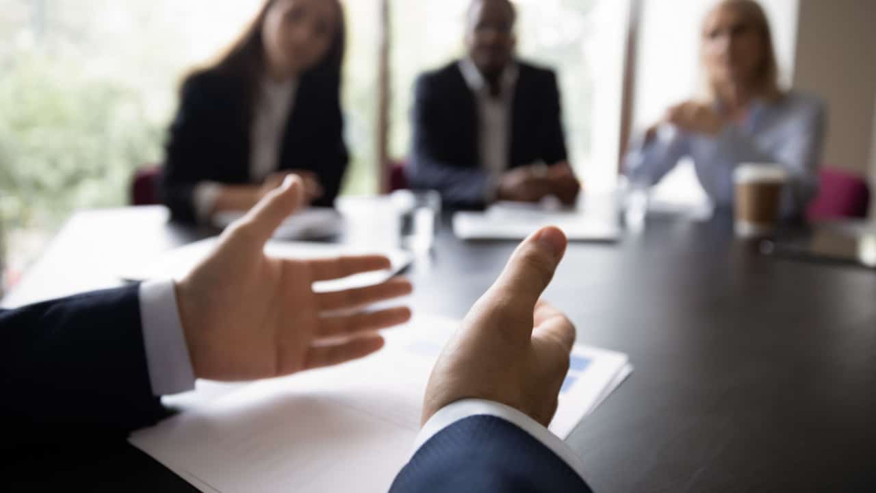 Gravar reuniões com chefes no trabalho é ilegal?