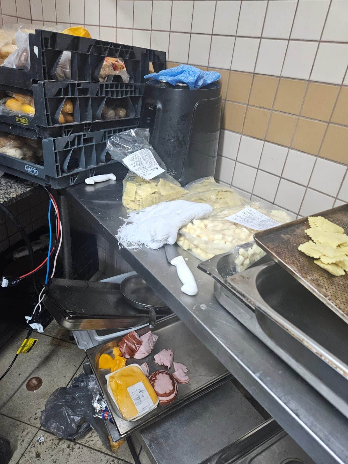 Nojo e Risco! Camarote na Sapucaí Serve Comida Preparada em Banheiro e Donos São Presos