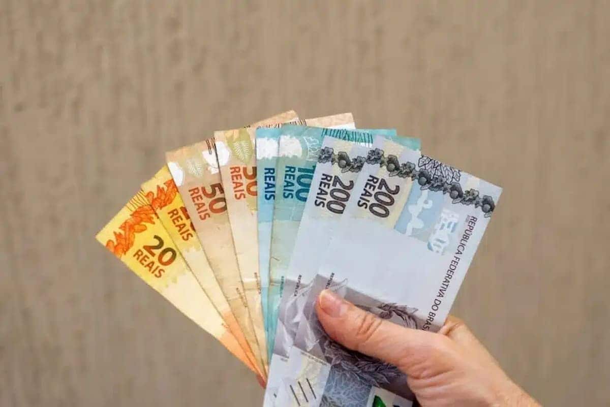 IBGE divulga renda média dos brasileiros.