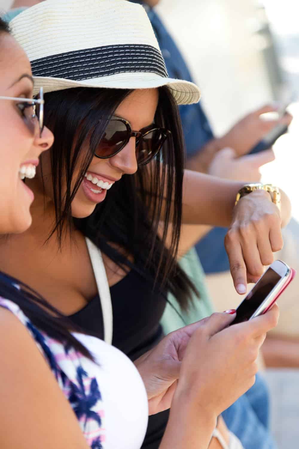 10 frases de Feliz Sábado de Carnaval para você vibrar na folia