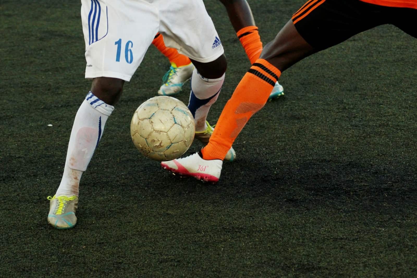 A emoção do “ao vivo”: a prática de jogos online simultânea ao acontecimento real