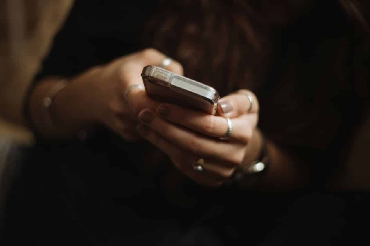 Saiba como descobrir se alguém está espionando seu celular