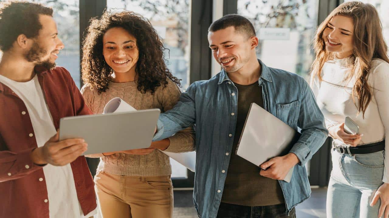 JOVEM TRABALHO CLT
