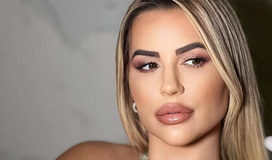 Deolane Bezerra