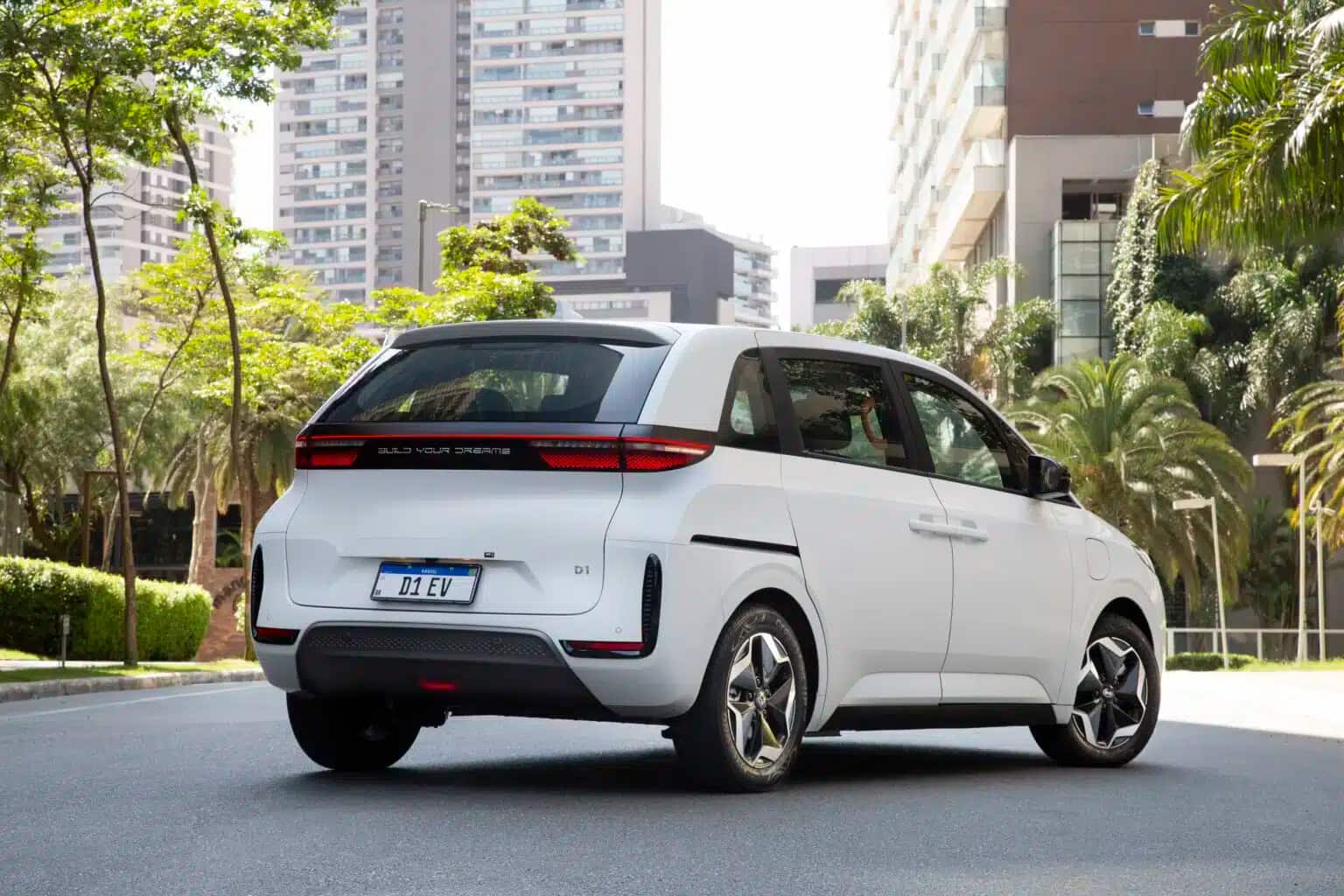 BYD lança sedã híbrido no brasil com impressionante autonomia de 2.100 km