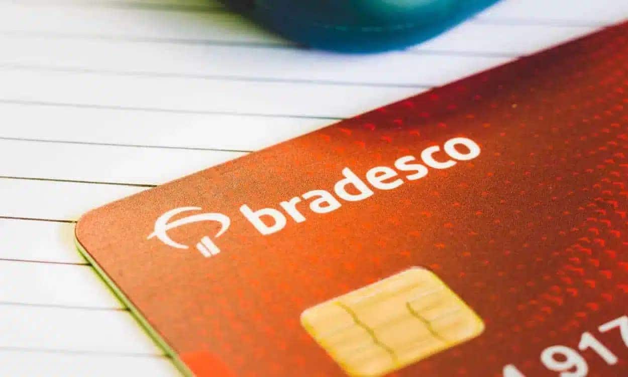 Bradesco volta a oferecer cartão de crédito com isenção vitalícia da anuidade