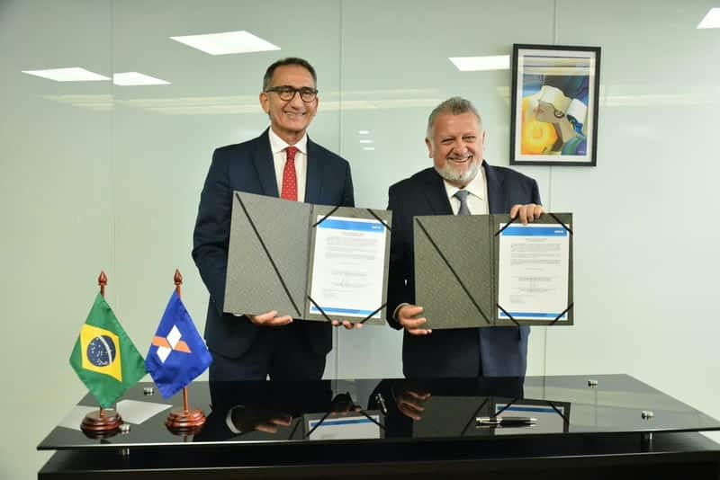 Caixa e governo assinam contrato para operação de microcrédito