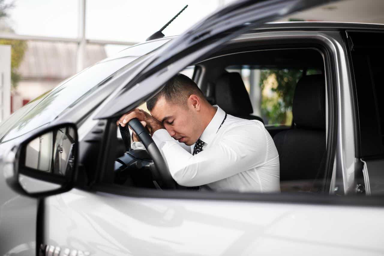 Pegar um carro automático no tranco pode danificá-lo? Entenda os mitos e verdades!