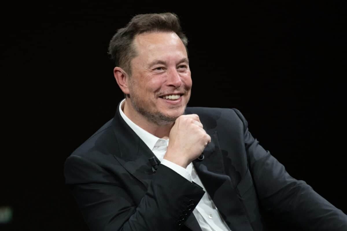 Janja xinga Elon Musk em evento no Rio e bilionário responde