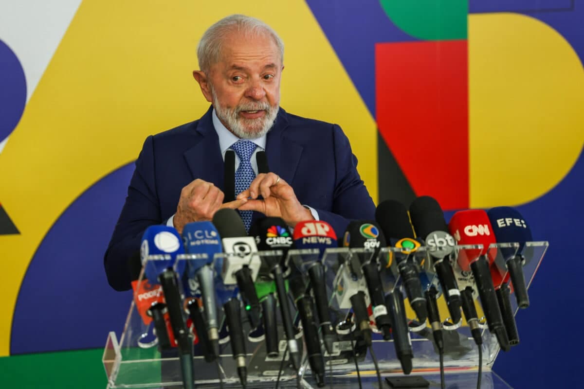 Brasil x EUA: Como tarifas de Trump ao Brasil podem favorecer Lula em 2026