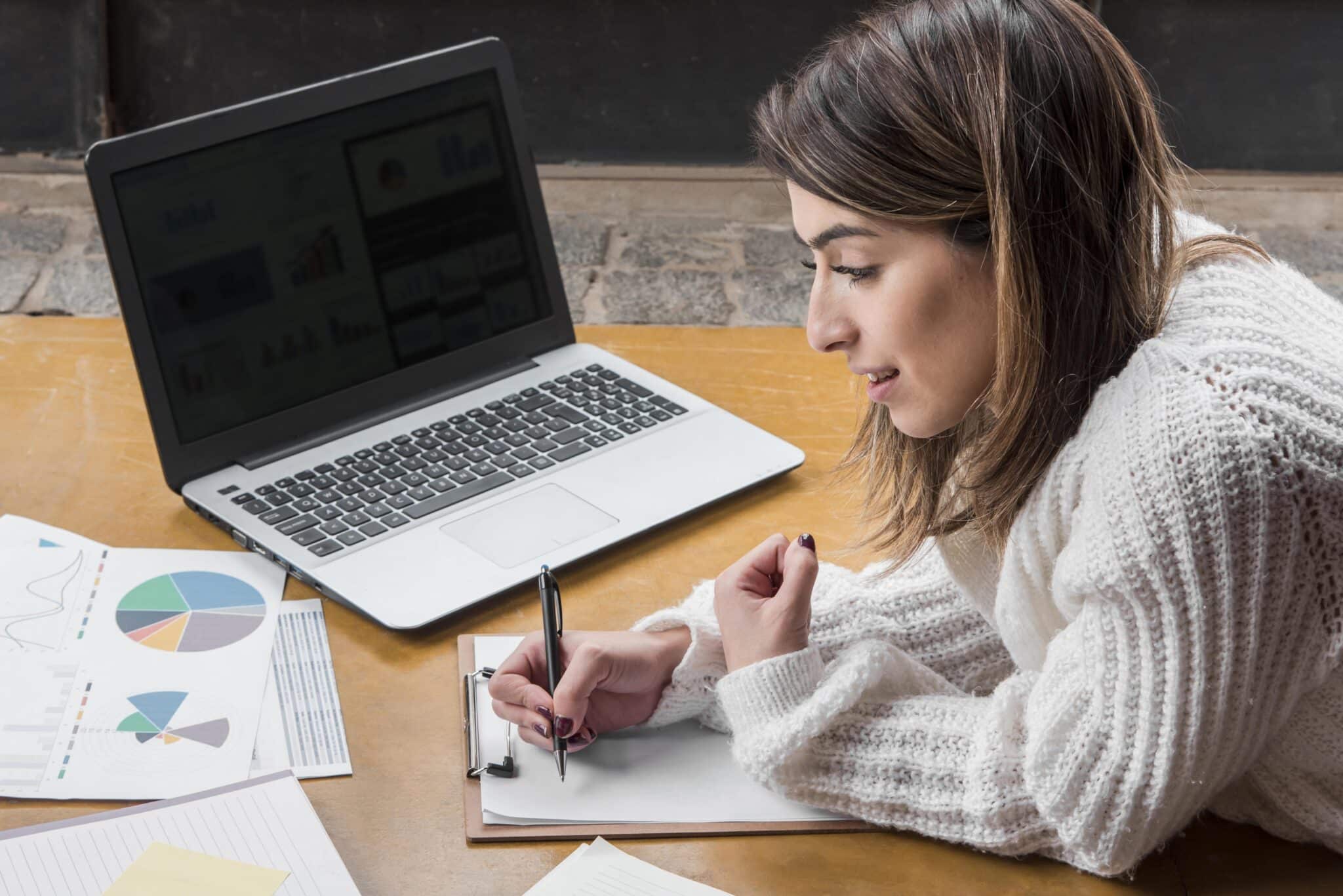 Como aprender a investir e fazer seu dinheiro render