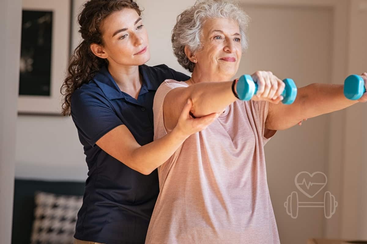 Idosa fazendo exercício