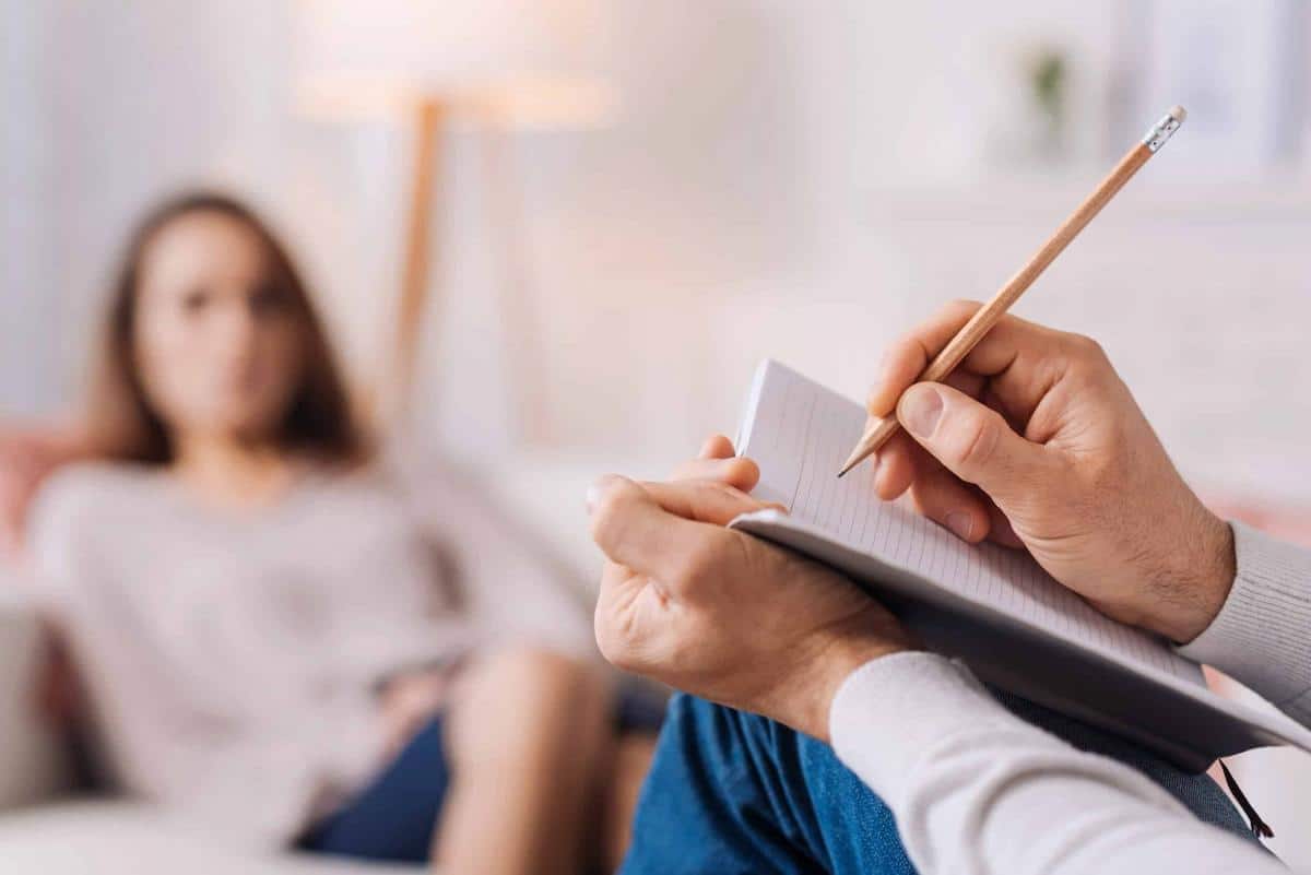 Empresas investem em programas de saúde mental que englobam conscientização e acolhimento