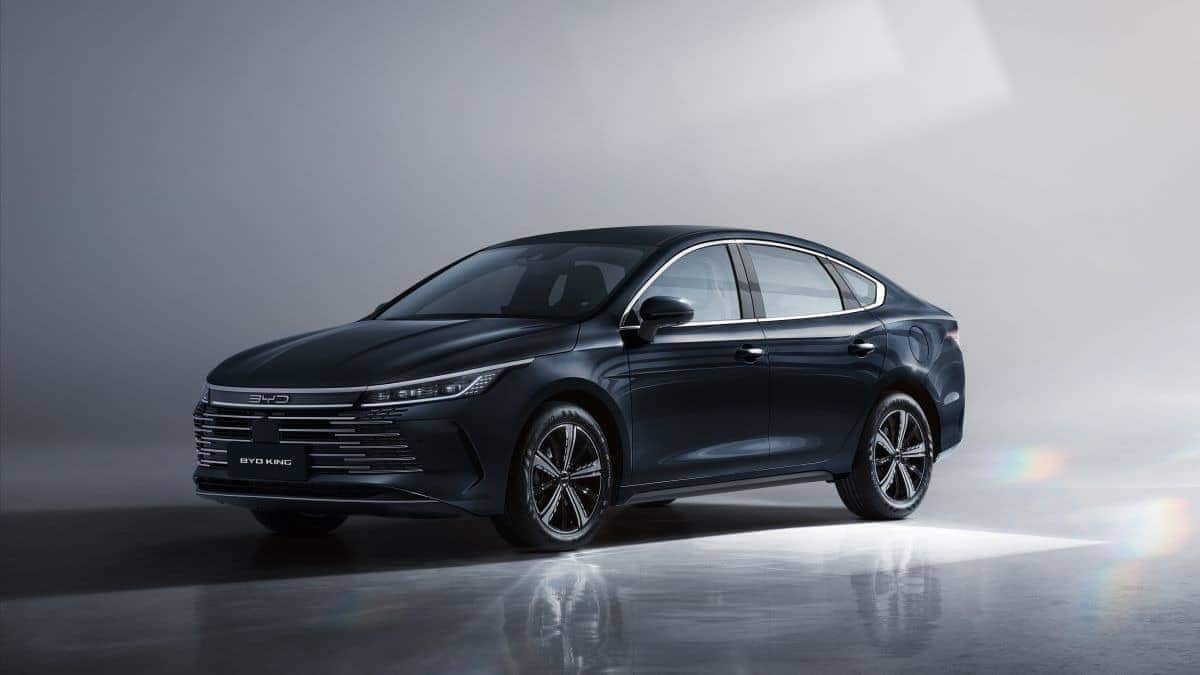 BYD King mais barato que Toyota Corolla graças a desconto de R$ 27 mil