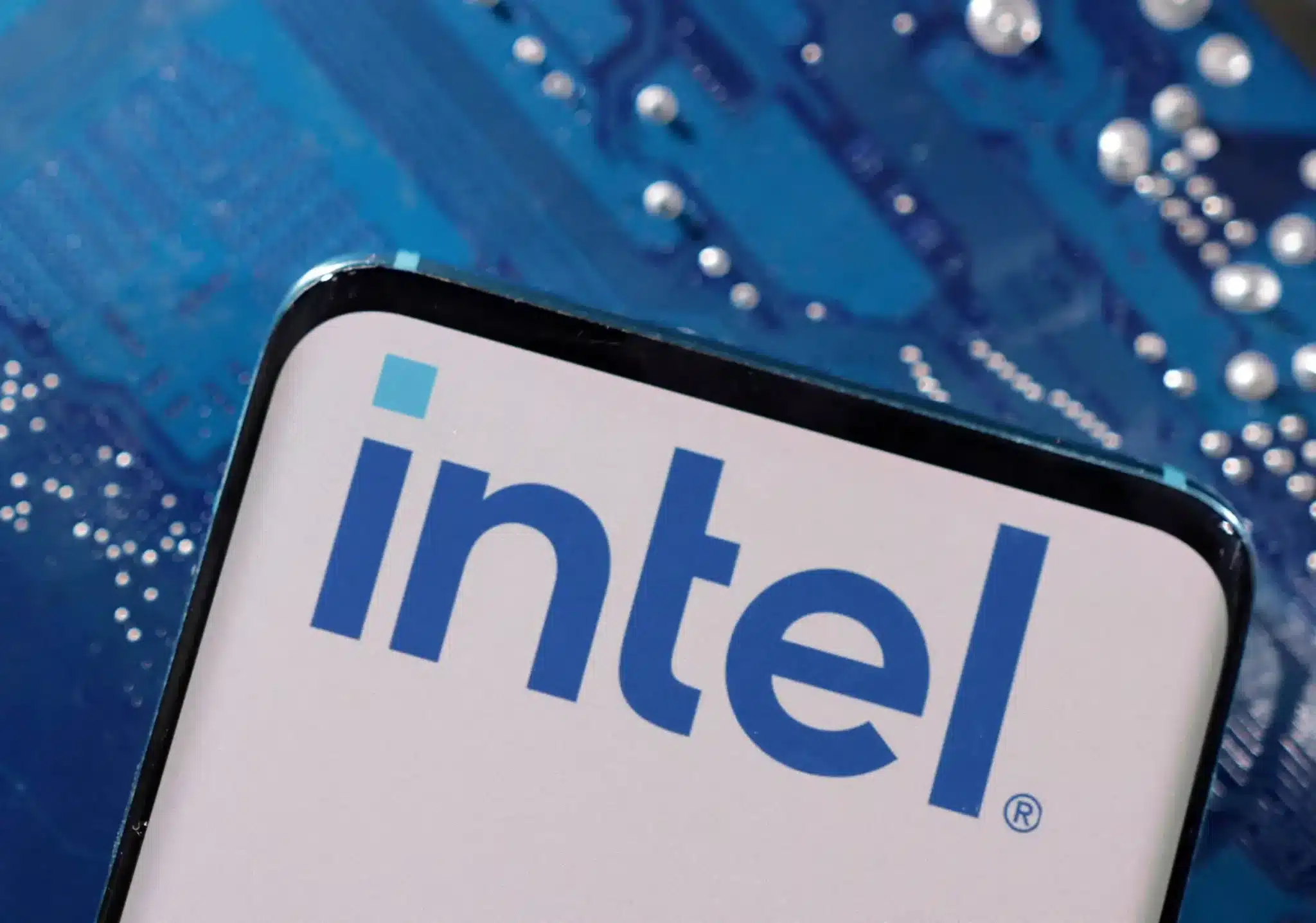 Gigante de tecnologia demite 24 mil e paralisa projetos globais estratégicos