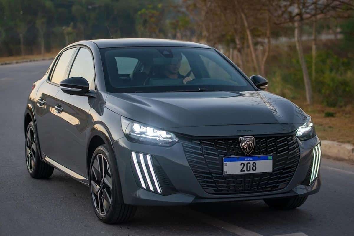 Peugeot 208 e 2008 convocados para recall devido a risco grave de incêndio