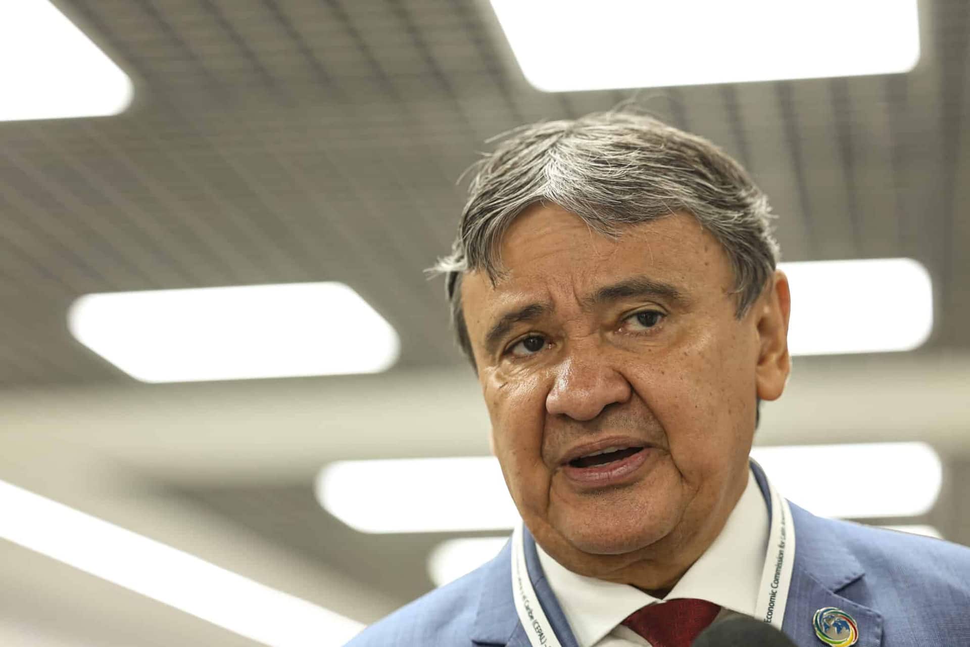 Ministro sugere substituir carteira de trabalho pelo cartão do Bolsa Família; aliado afirma que foi mal-entendido