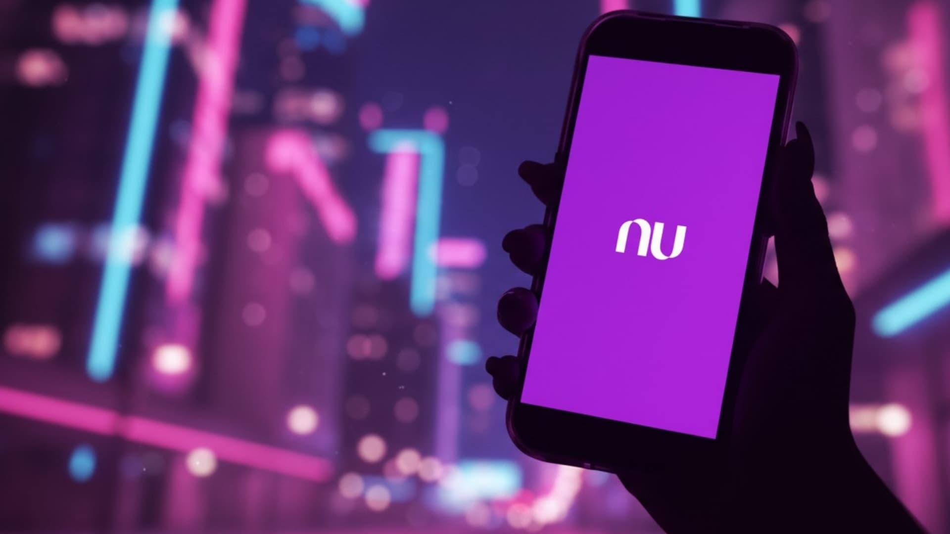 Nubank disputa aquisição do Banco Caixa Geral Brasil; veja o que está em jogo