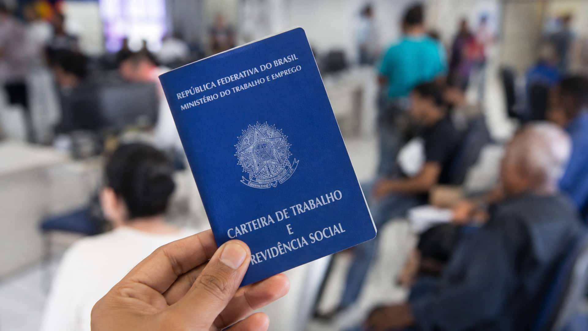 Desemprego cai para 5,4% e Brasil registra menor taxa para junho desde 2012