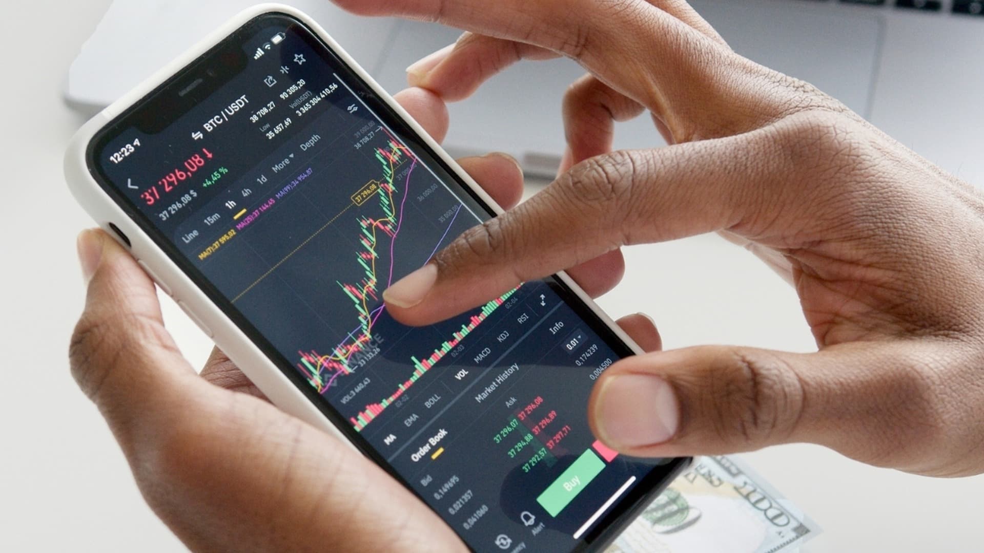 Ibovespa sobe com maior apetite ao risco após trégua entre EUA e Irã