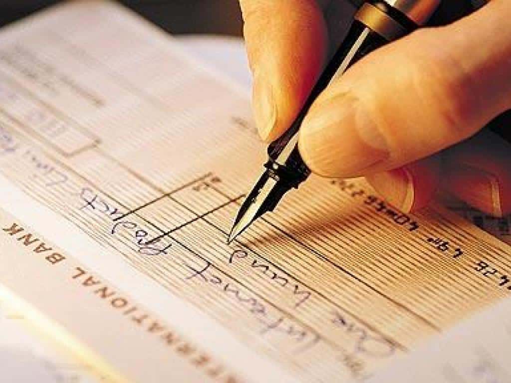 Inacreditável! Cada brasileiro ainda emite em média um cheque por ano