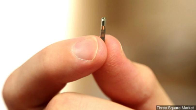 Milhares de usuários de cartão de crédito na Suécia implantam microchip na mão