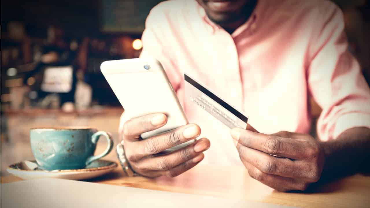 Dica fundamental para ser aprovado no cartão de crédito com score baixo