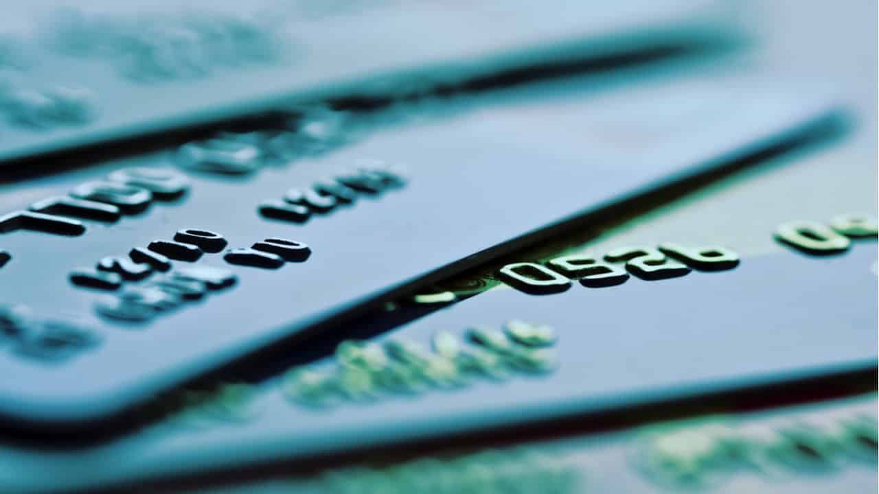 3 cartões de crédito sem anuidade que oferecem benefícios sem pagar nada por isso